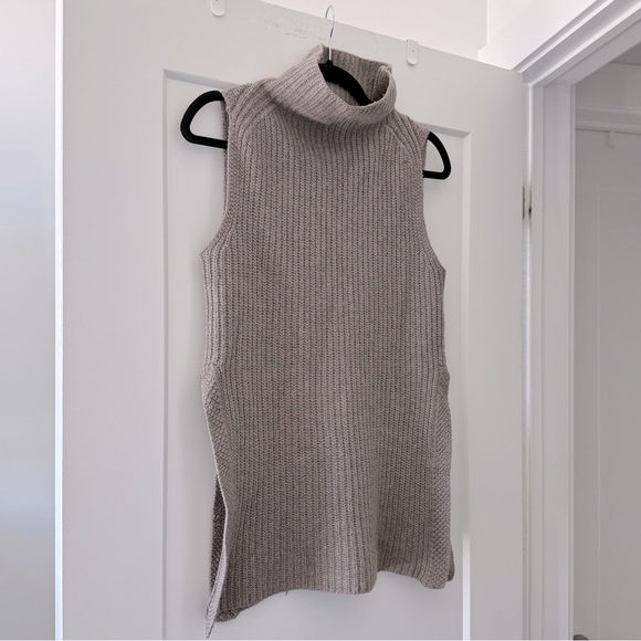 Aritzia Wilfred taupe mocha Durandal sleeveless turtleneck top - size XS - Picture 5 of 6